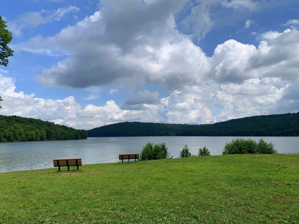 lake arthur relaxing shore at moraine state park